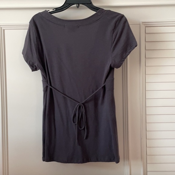 NWT Charlotte Russe v-neck tee Size Large - Picture 2 of 3